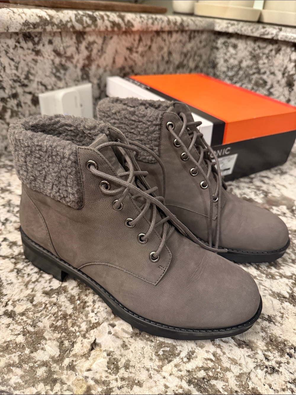New In Box Vionic Prize Lolland Women’s Size 8 Grey Suede Boots